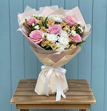 Букет цветов из:  Гвоздики, Орхидеи и Розы #REPLACE_PRED# Петровске