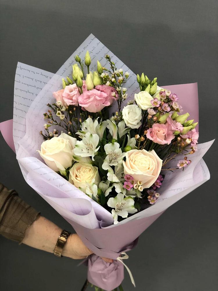 Букет цветов из: Альстромерии, Розы и Лизиантусы в Петровске