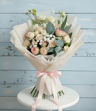 Букет цветов из:  Розы и Лизиантусы в Петровске