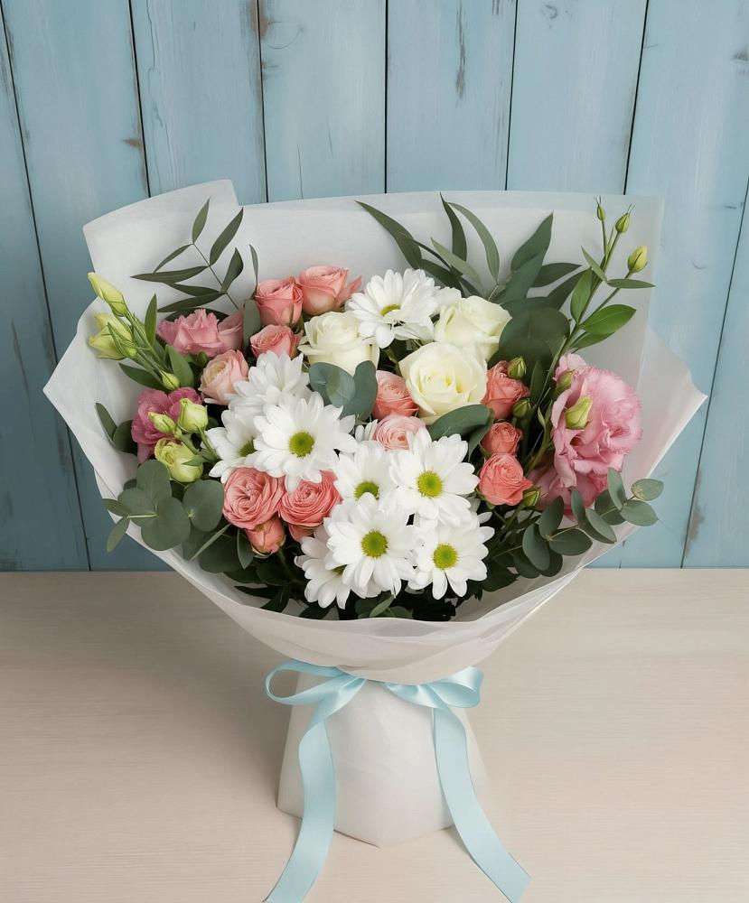 Букет цветов из: Розы, Лизиантусы и Хризантемы в Петровске