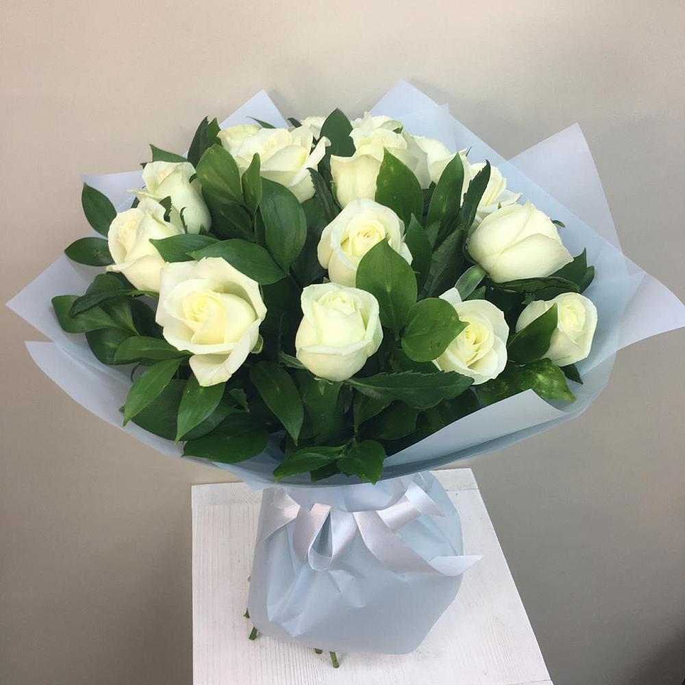 Букет 15 Белых роз Проуд в Петровске