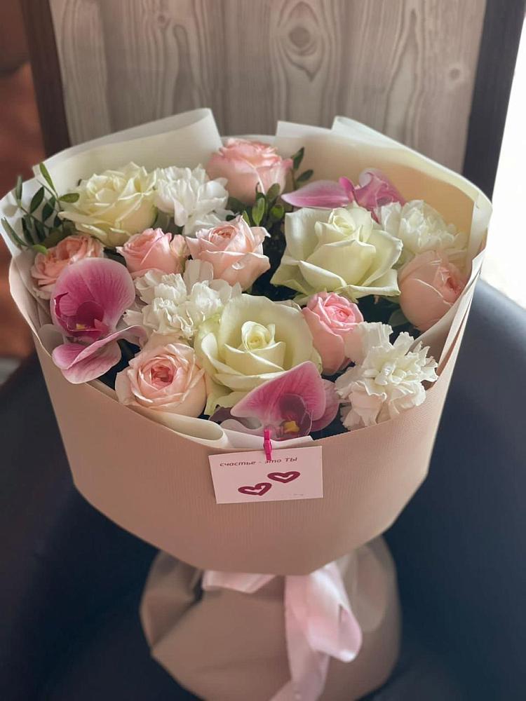 Букет цветов из: Орхидеи, Розы и Гвоздики в Петровске