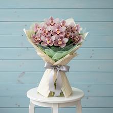 Букет цветов из:  Орхидеи и Розы в Петровске