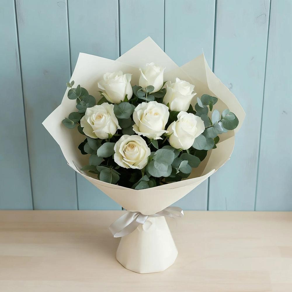Букет Белые розы в Эвкалипте в Петровске