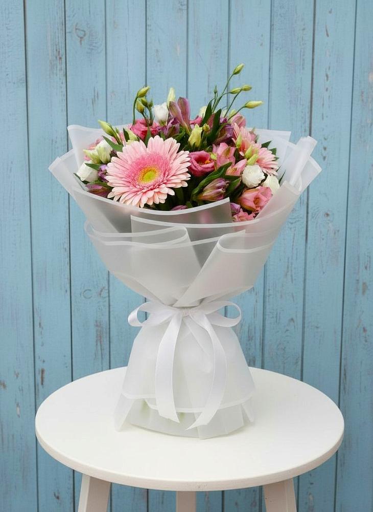 Букет цветов из: Герберы, Альстромерии и Лизиантусы в Петровске