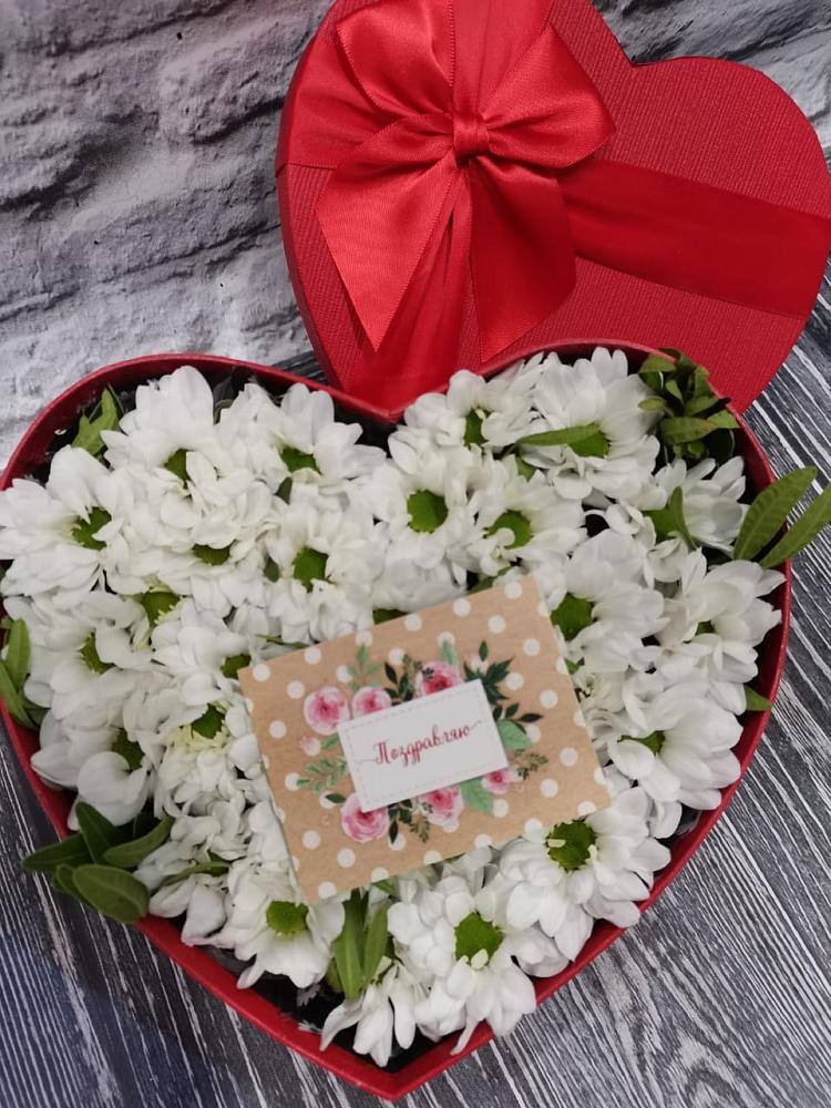 Цветочная композиция из Хризантемы в виде сердца в Петровске