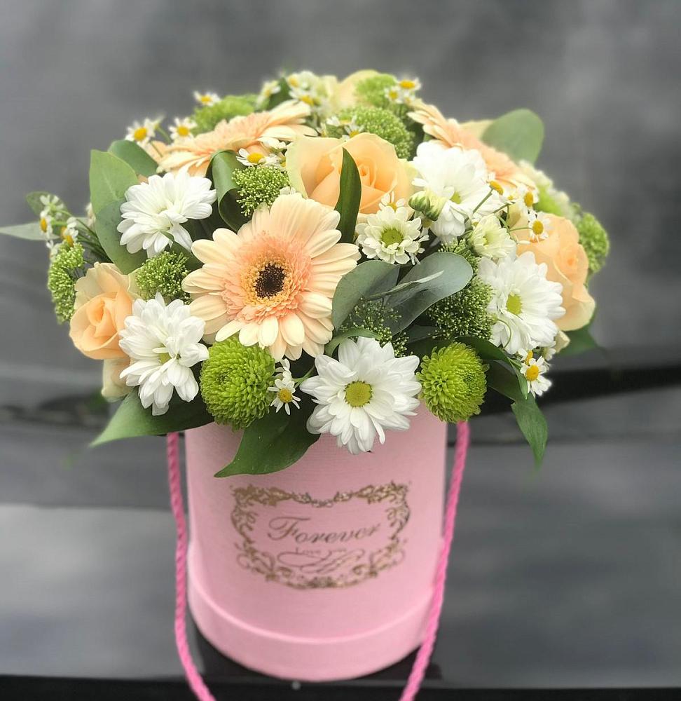 Цветочная композиция из Розы, Герберы и Хризантемы в шляпной коробке в Петровске