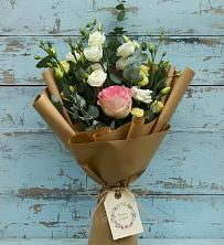 Букет цветов из:  Розы и Лизиантусы в Петровске