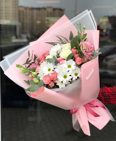 Букет цветов из: Розы, Лизиантусы и Хризантемы в Петровске