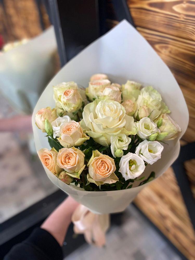 Букет цветов из: Розы и Лизиантусы в Петровске